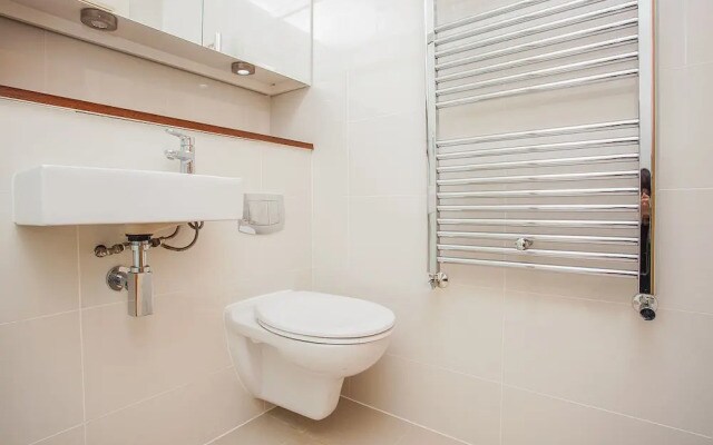 Central E1 2 Bedroom Flat