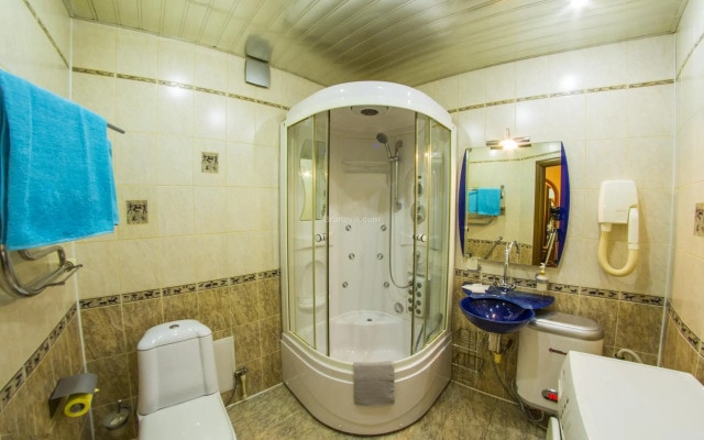 RENT-servis Apartamenty v istoricheskom tsentre Omska na Lermontova