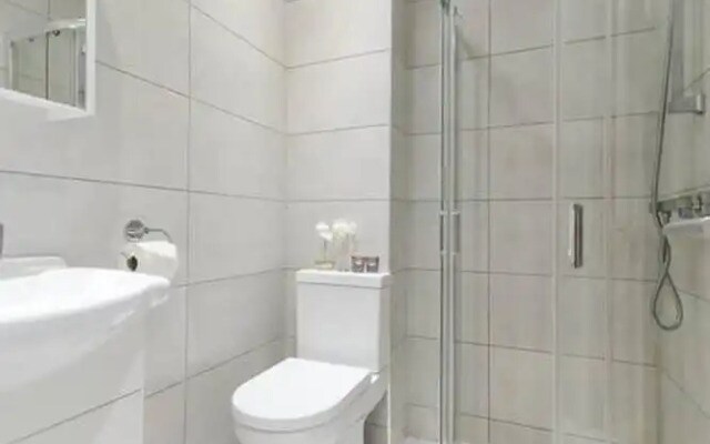 London Bermondsey, 3 People, Beautiful Studio