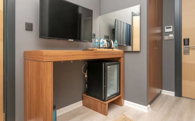Center Suite