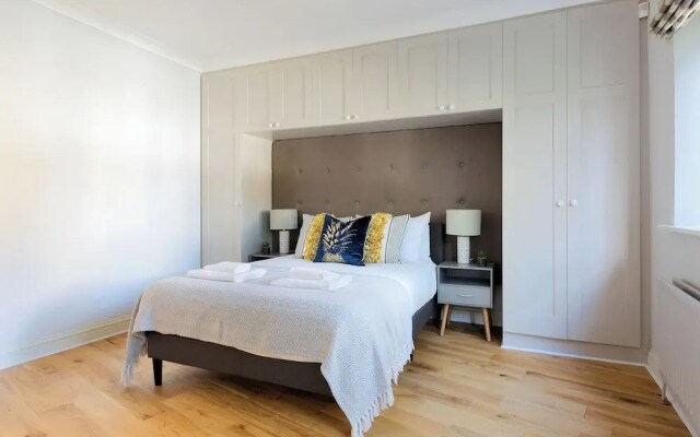 Comfortable 2 Bed Apartment by Tower Bridge