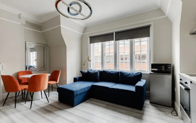 Apts in the Heart of High st Kensington