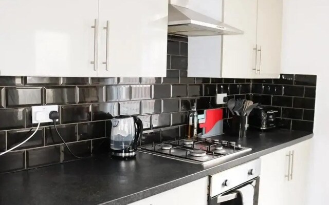 Modern Liverpool House Sleeps 12 Netflix