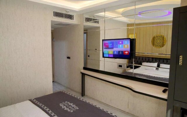 Grand Tower Hotel