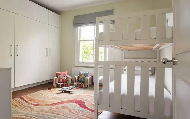 Bassett Road XII by Onefinestay