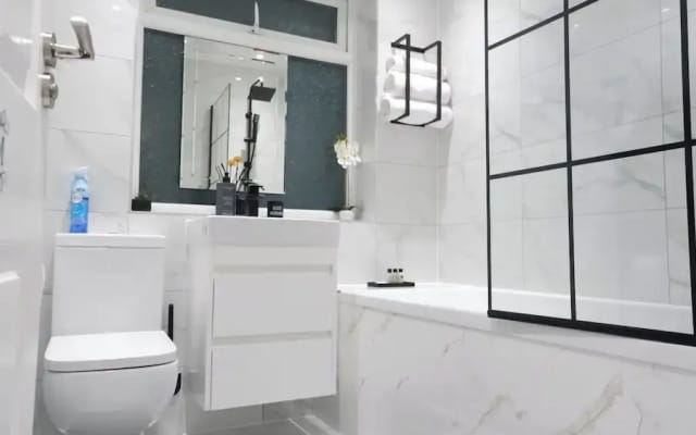 Modern House - 3 Bedrooms - 1 Bath - Mancity