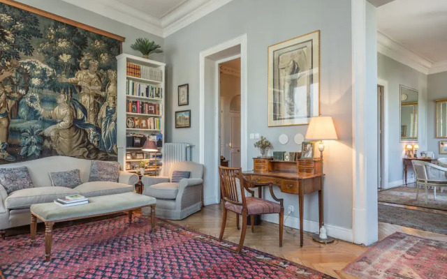 Apartamentos Palacio Real 789