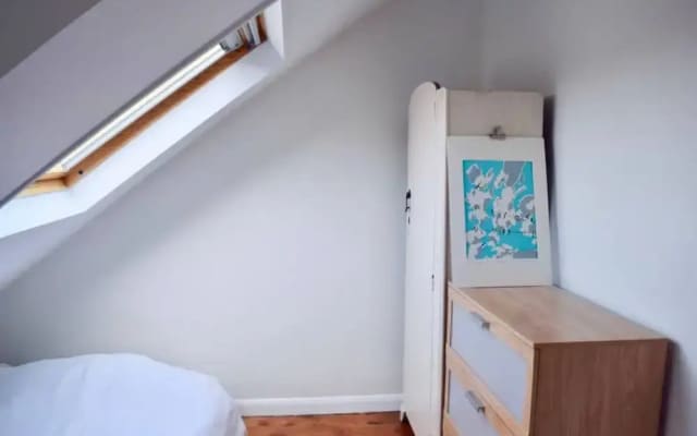 Traditional 2 Bedroom Flat Next to Springfield Park