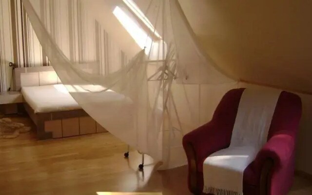Mere Holiday House