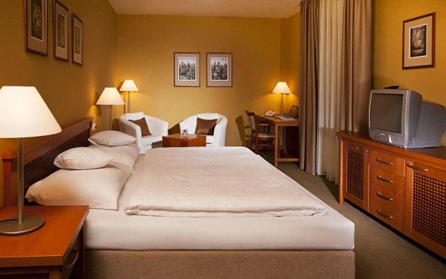 Dolce Villa Hotel