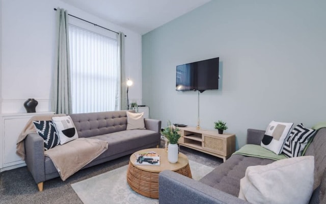 Spacious Home Ideal for Contractors Sleeps 7