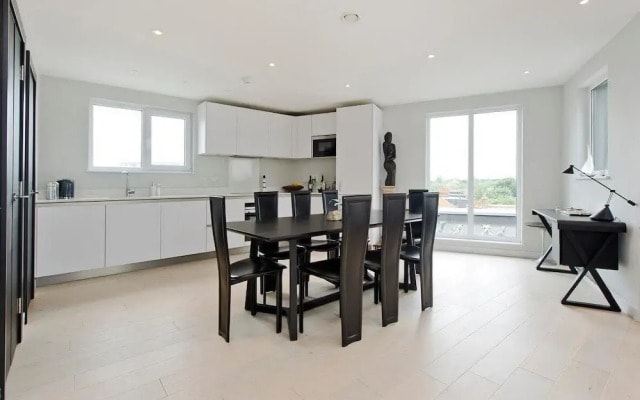Fabulous 2-bed Penthouse, Wimbledon