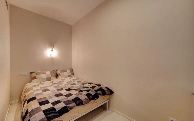 Home4day Central 2 Bedroom Apartment on Griboyedova