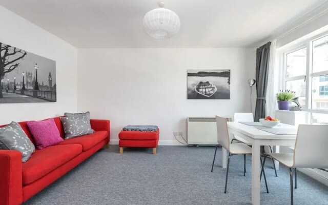 Fantastic 1 Bedroom Flat With Great Marina Views