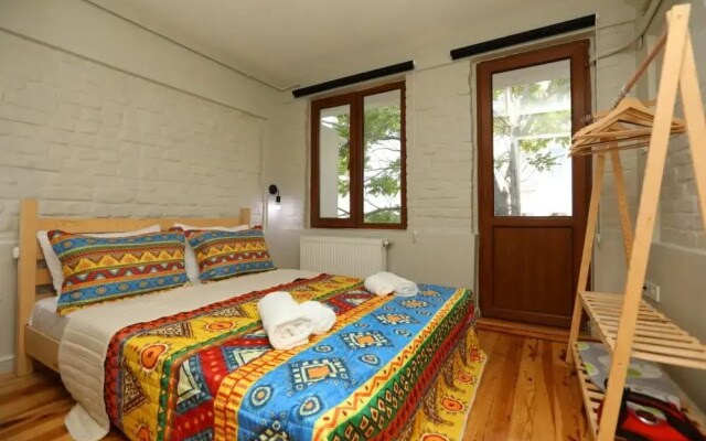 Flat with Balcony and Shared Terrace in Beyoglu