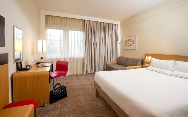 Novotel London West