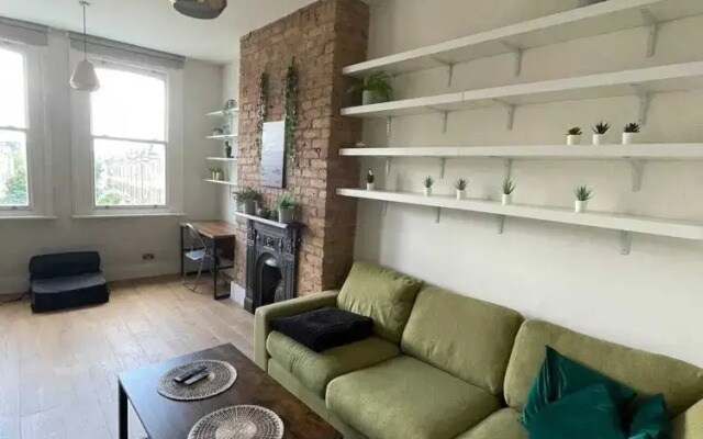 Stylish 1BD Flat With Private Terrace - Kilburn
