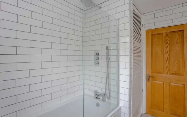 Spacious 3 Bedroom Apartment With Large Balcony