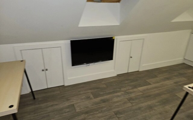 1 Bed Flat - Sleeps 2 - Pets - Garden - Parking