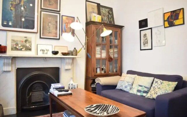 West Kensington Stunning 2 Bedroom Flat With Balcony