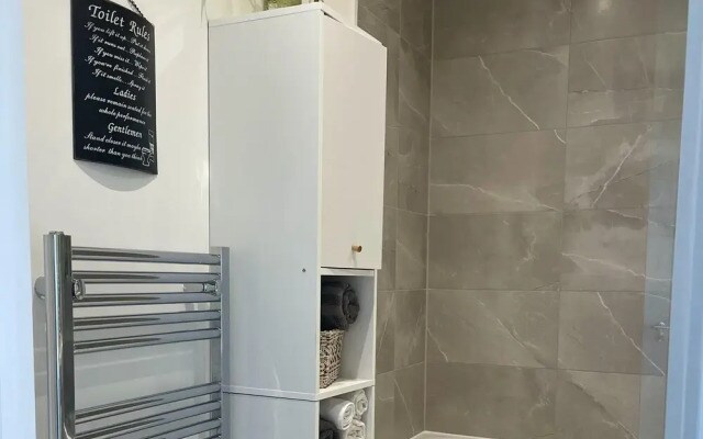 Modern Apartment All Amenities Greater London
