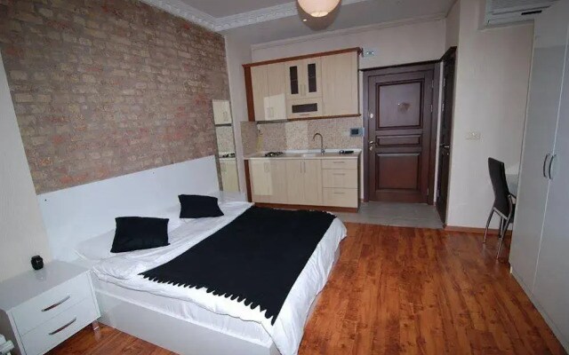 Fullhouse Residence