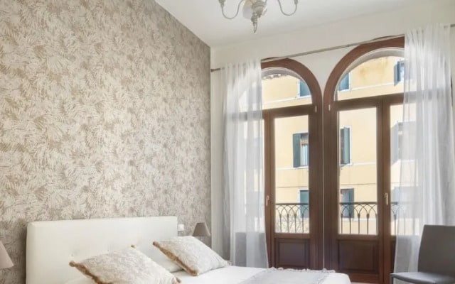 Accademia Charm 2 2 by Wonderful Italy