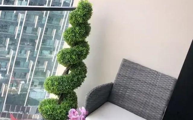 Stunning 1-bed Apartment in London With River View