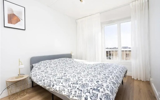 Renovated apartment metro, parking included, near Porte Versaille