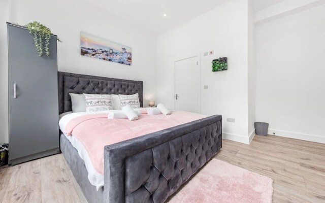Charming Ensuite Room in Finsbury Park London N19