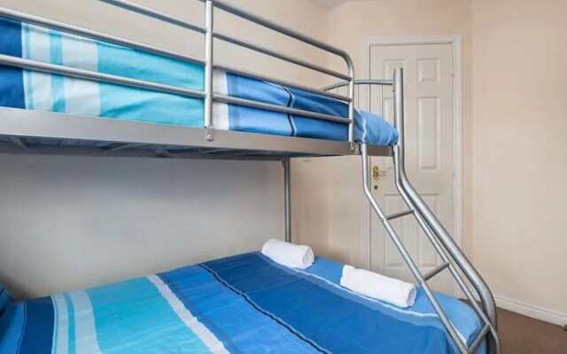 My-Places Elegant 6 Bed Town House - 68