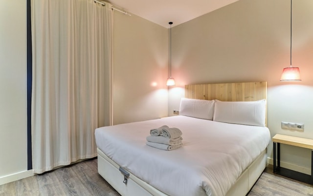 Montserrat Apartments by gaiarooms