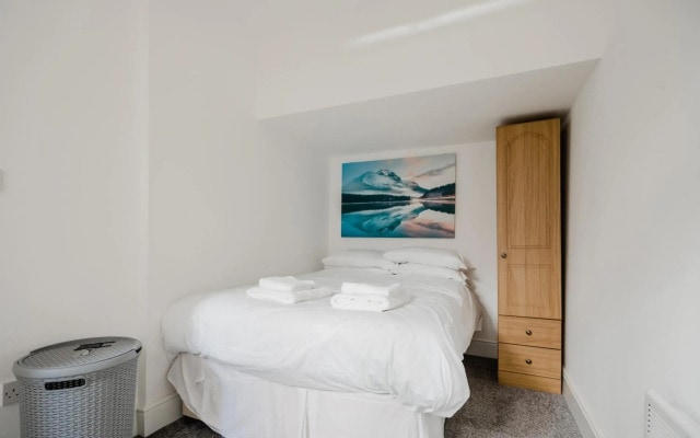 Hullidays-Theatre Hideout Apartment