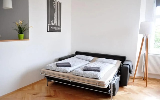 Central-Modern-Apartment
