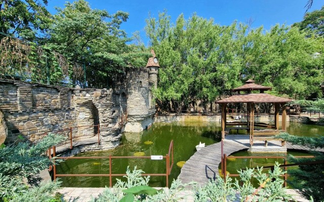 Persikovy Zamok Private House