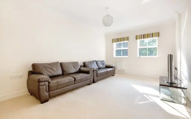 Luxury Northwood Apartment