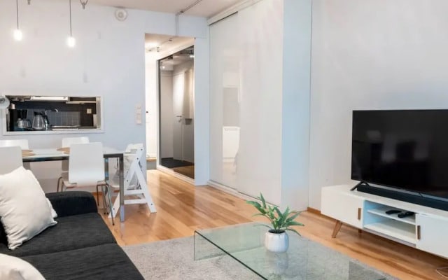 2ndhomes Deluxe Studio w Sauna & Balcony