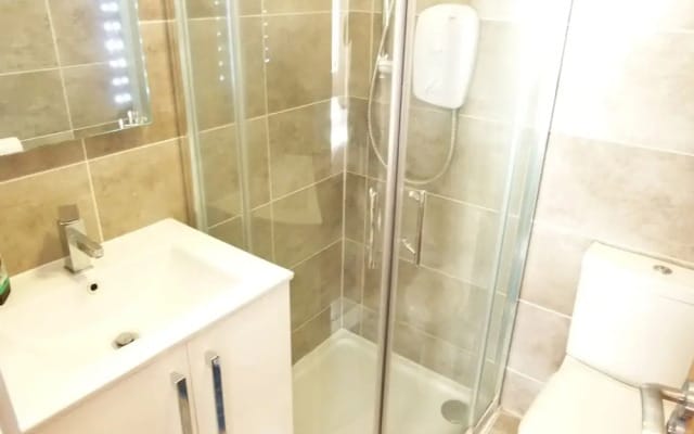 SS Property Hub - City of London Studio Apartment 12