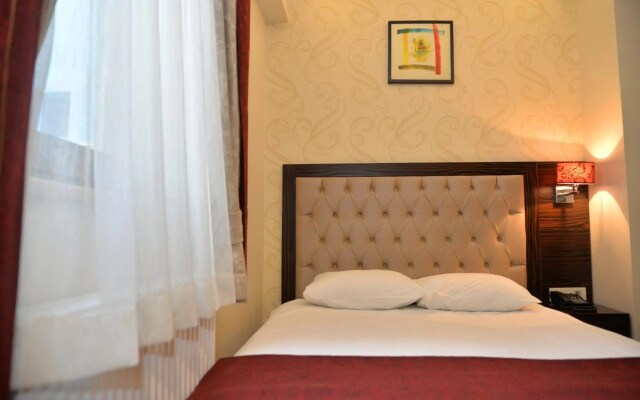 Golden Siyav Hotel