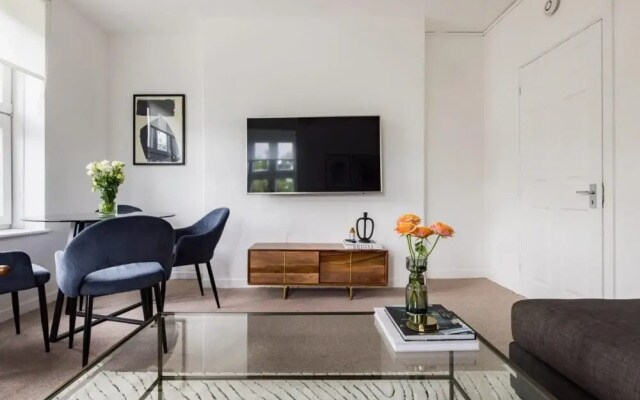 The Vauxhall Bolthole - Elegant and Bright 2bdr Flat