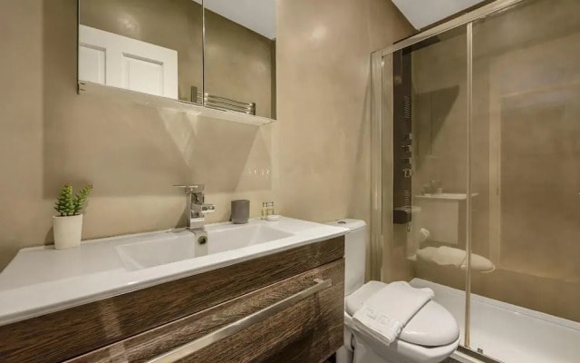 Immaculate 2 Bed Flat in West Kensington