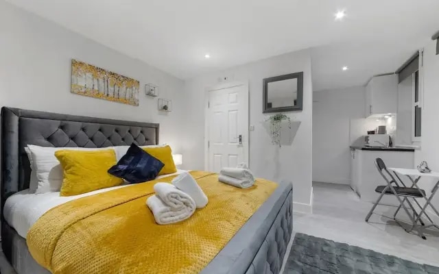 Serviced Ensuite Room Crystal Palace London Se20