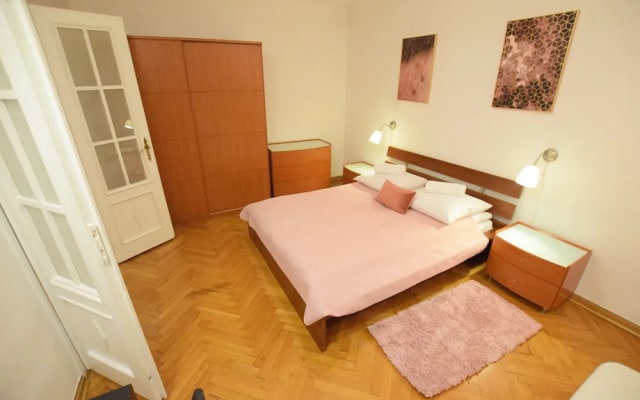 Elegant Apartment Universitas
