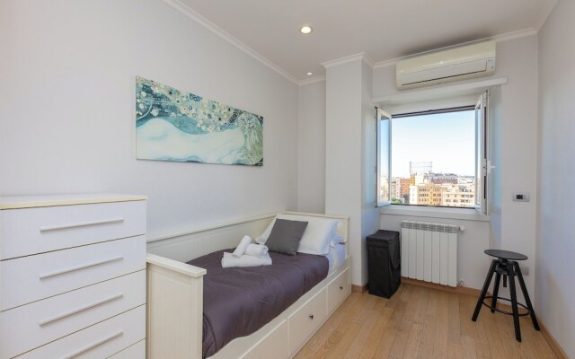 Rental in Rome Pyramid View Apartment