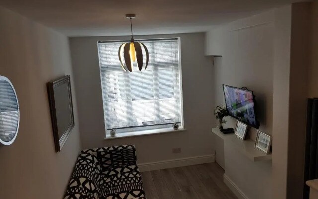 Webb place 2 bedroom apartment !