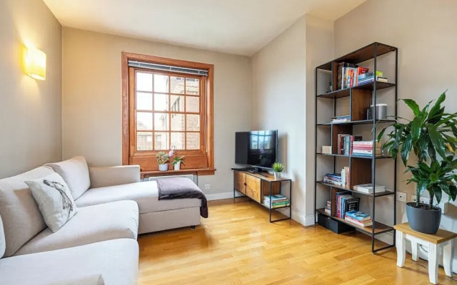 Peaceful Putney Apartment by Underthedoormat, London