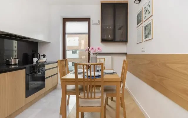 One Bedroom Apartment Okrzei by Renters