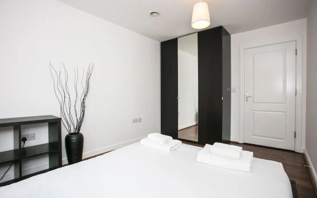 3 Bedroom Apartment With City View