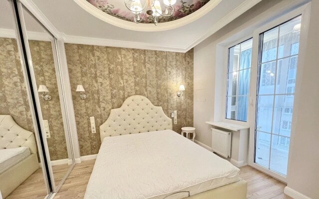 Designer Apartments near Dana Mall