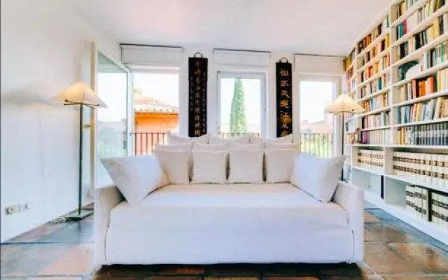 Luxury Art Apt With Terrace In Trastevere